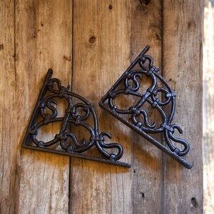 Set of 2 Decorative Cast Iron Wall Brackets